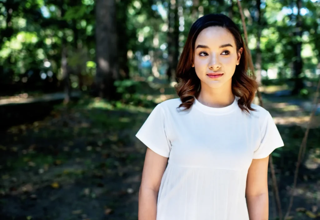 Woman outdoors in direct sunlight, an example of hard lighting.
