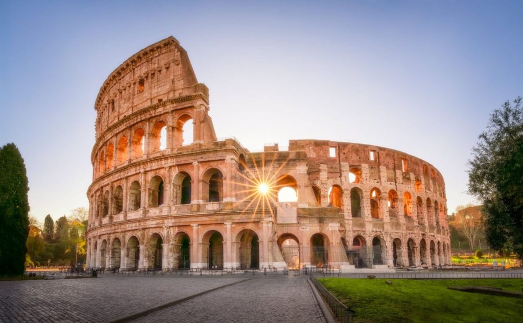 The coliseum in Rome, photographed by Nico Trinkhaus.