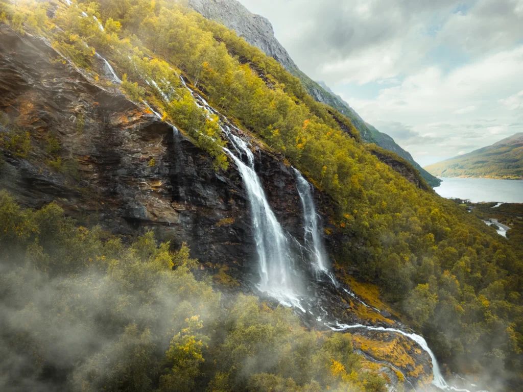A photo of a waterfall by Matti Seppänen