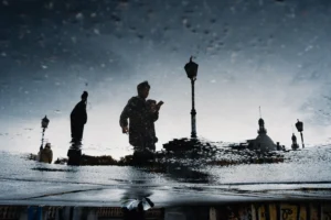 A street photography image of a reflection in a puddle by Frederic Paulussen