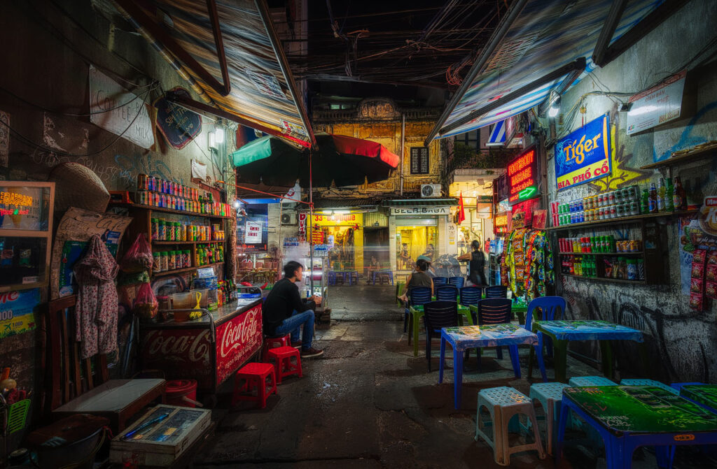 A street photo of a market by Michael Breitung.